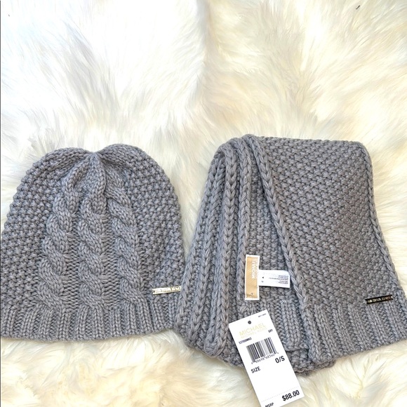 MICHAEL KORS ~ HAT AND SCARF SET - Picture 1 of 10